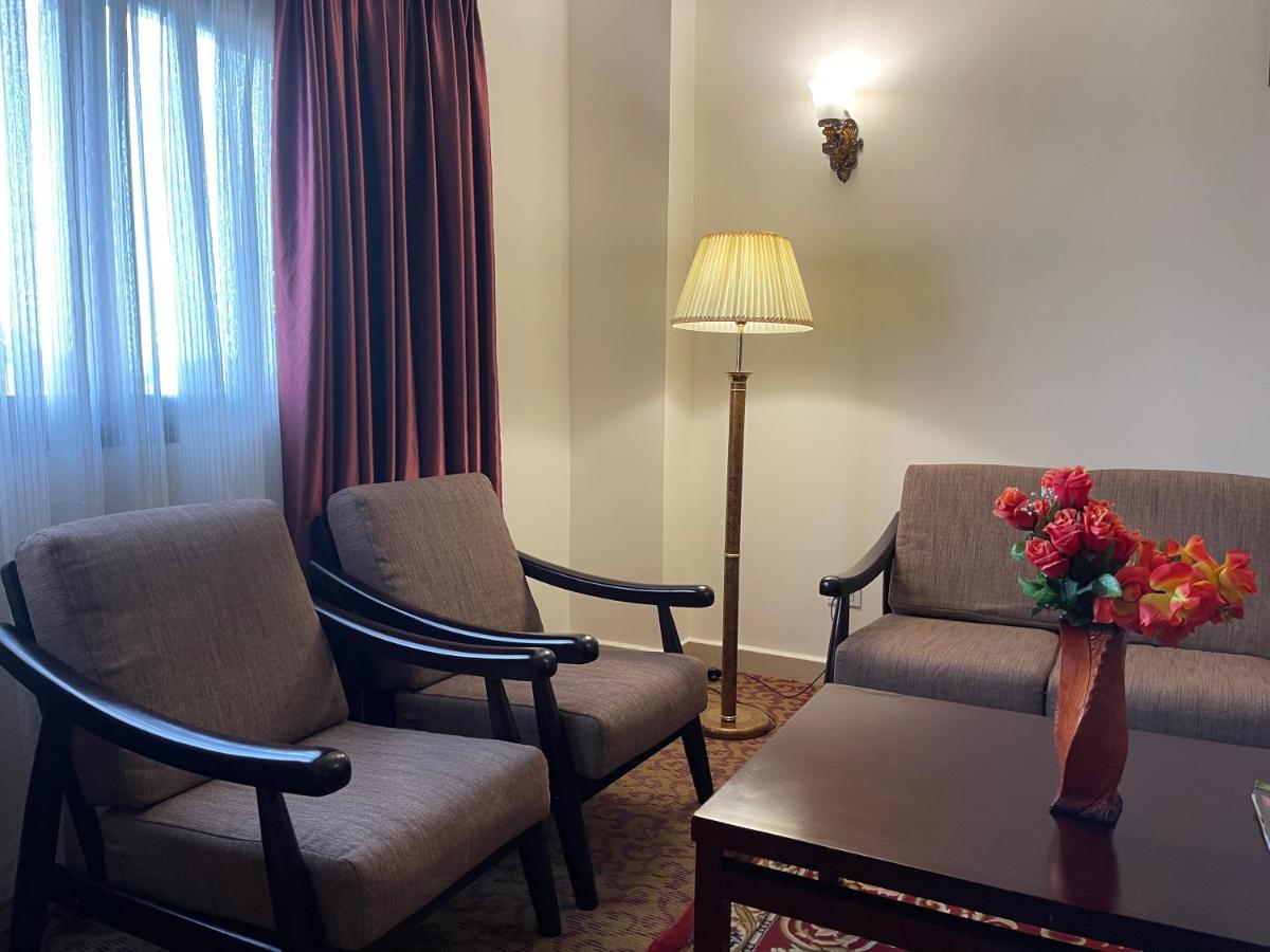 Boulevard Palace Hotel Monrovia Exteriör bild