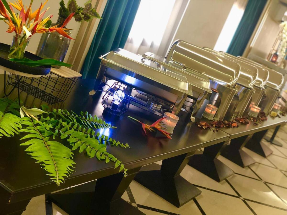 Boulevard Palace Hotel Monrovia Exteriör bild