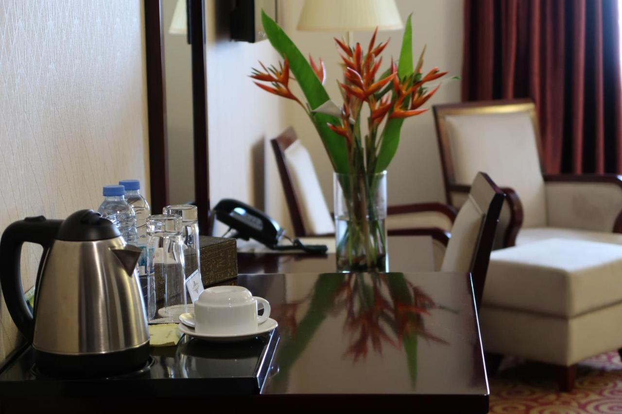 Boulevard Palace Hotel Monrovia Exteriör bild