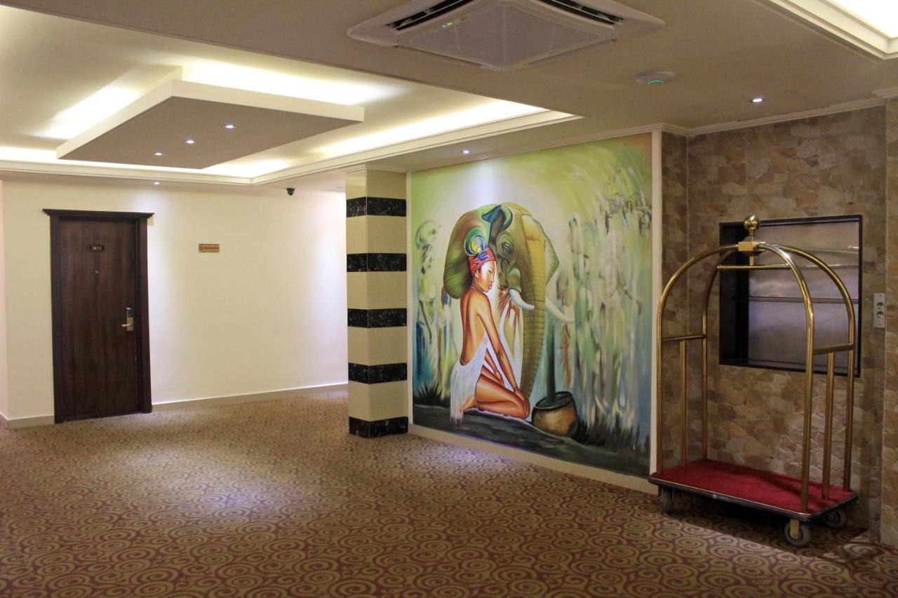 Boulevard Palace Hotel Monrovia Exteriör bild